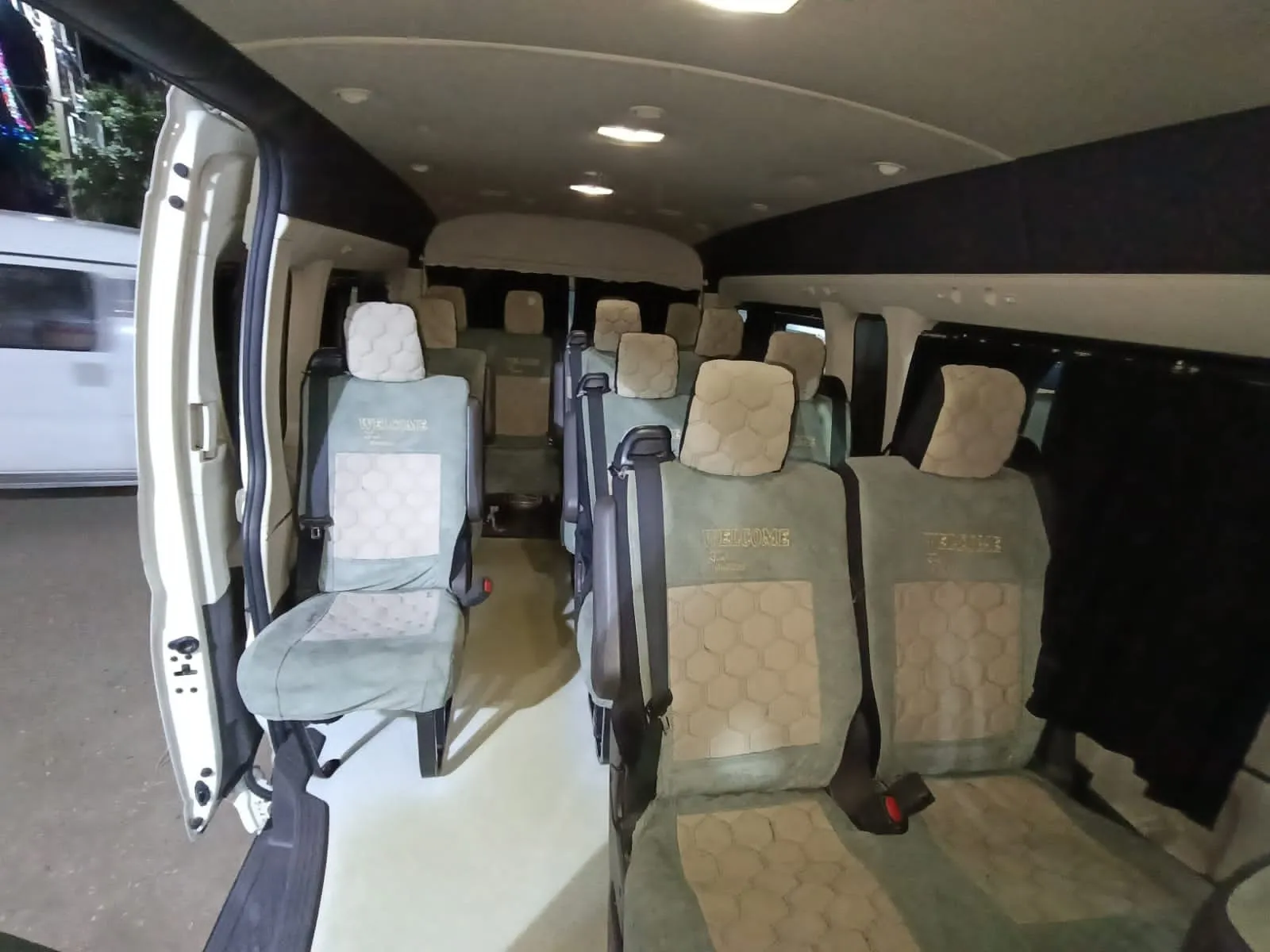 ميكروباص تويوتا هايس gallery image 5